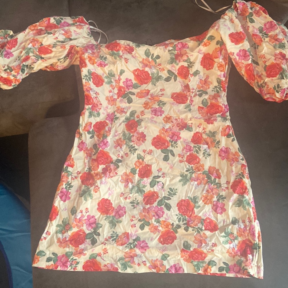 Zara flower dress with puffy sleeves